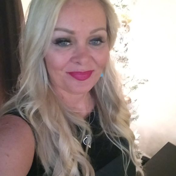 Meet your Posher, Shelly - Picture 1 of 1